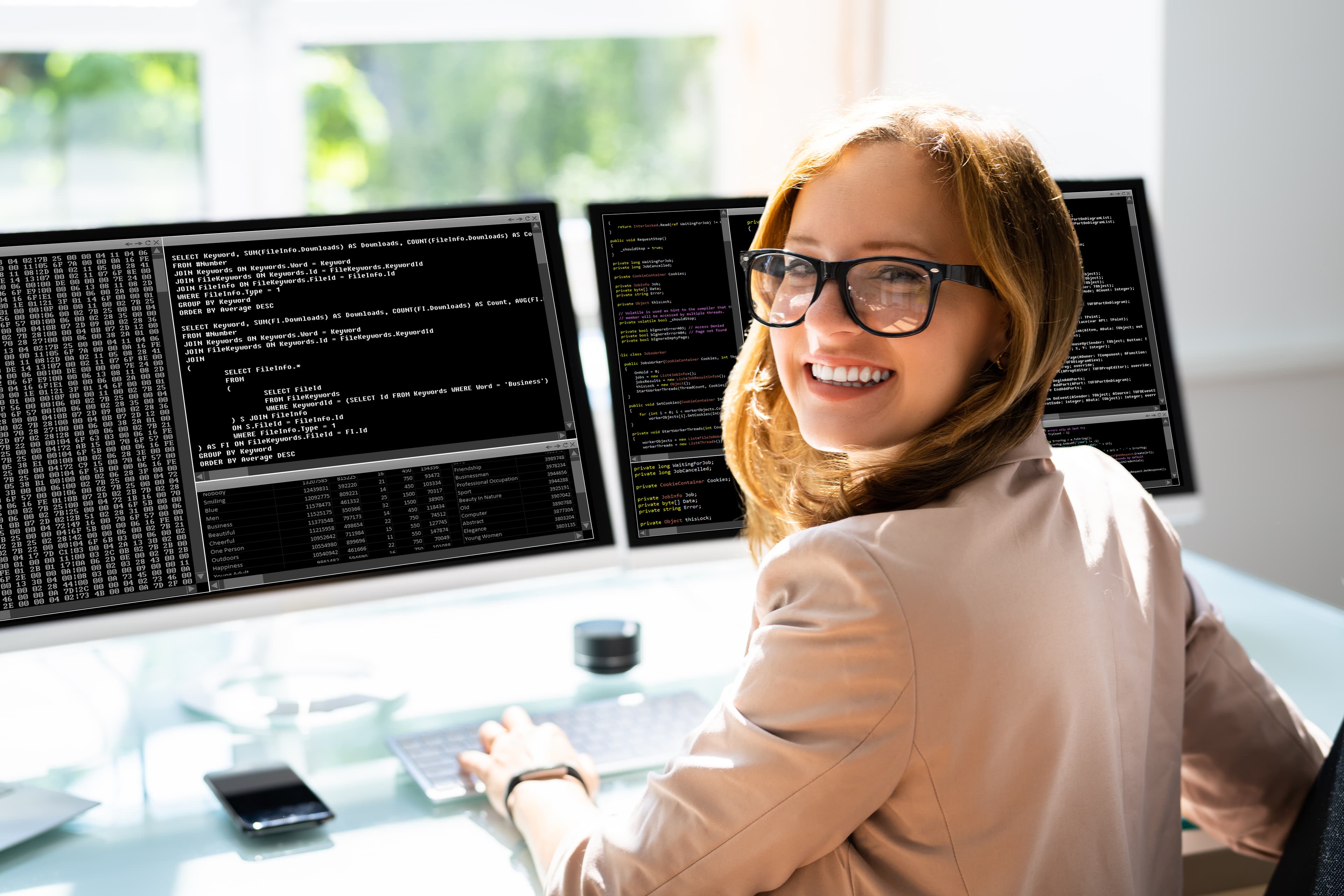 Diapositiva mostrando personas disfrutando su vida al ver bien con lentes