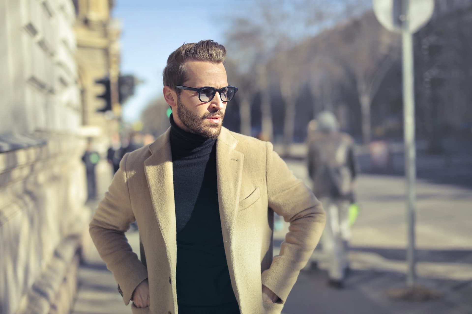 Diapositiva mostrando personas disfrutando su vida al ver bien con lentes